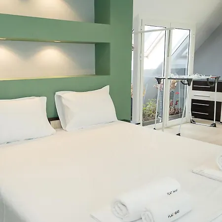 Modern 2-level With Balcony In By Flat Mаnager 公寓 *